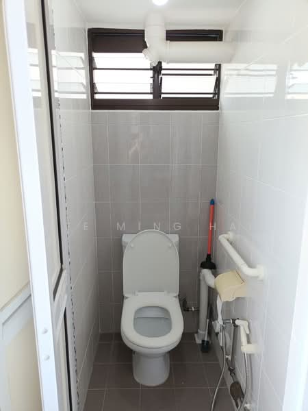 75 Bedok North Road, 75 Bedok North Road, 2 Bedrooms, 635 sqft, HDB Flat For Sale, by Wee Ming Hao, 500066114 - Bathroom - PropertyGuru.com.sg