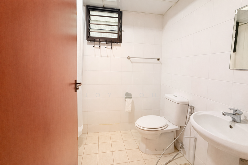335B Yishun Street 31 HDB Flat For Sale at S$ 560,000 | PropertyGuru Singapore - Bathroom