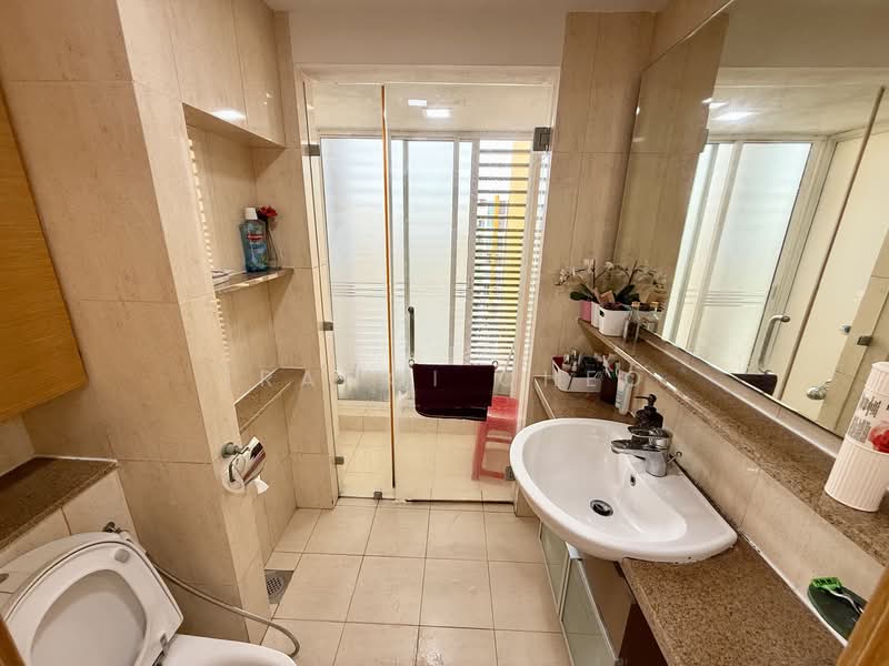 Savannah Condopark, 31 Simei Rise, 4 Bedrooms, 2,271 sqft, Condominium For Rent, by Tracci Cheo, 500066153 - Bedroom 2 attached bathroom - PropertyGuru.com.sg