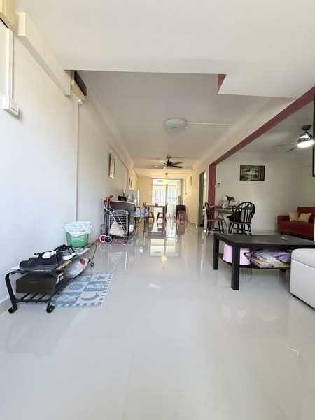 24 Hougang Avenue 3 HDB Flat For Sale at S$ 440,617 | PropertyGuru Singapore - Living Room
