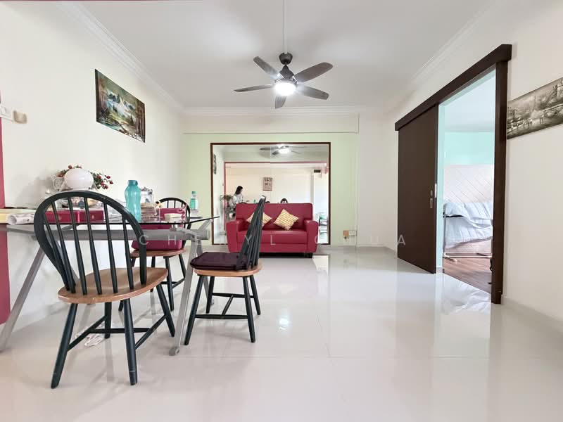 24 Hougang Avenue 3 HDB Flat For Sale at S$ 440,617 | PropertyGuru Singapore - Living Room