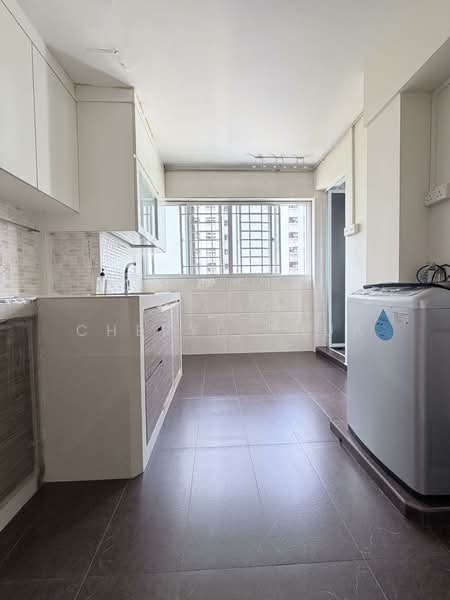 24 Hougang Avenue 3 HDB Flat For Sale at S$ 440,617 | PropertyGuru Singapore - Kitchen