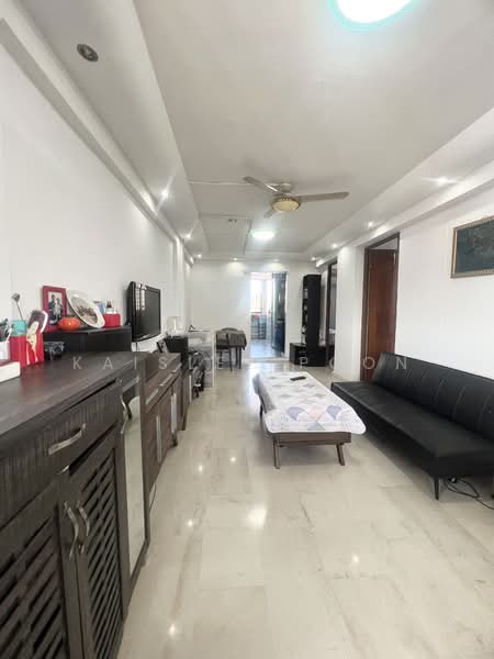 507 Bukit Batok Street 52 HDB Flat For Sale at S$ 450,000 | PropertyGuru Singapore - Living Room