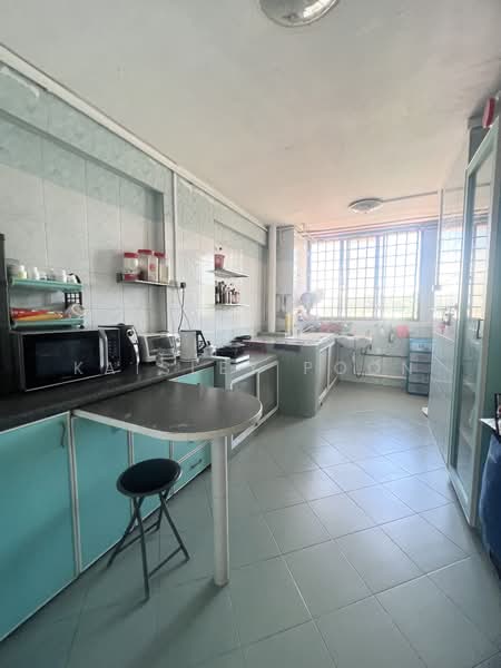 507 Bukit Batok Street 52 HDB Flat For Sale at S$ 450,000 | PropertyGuru Singapore - Kitchen