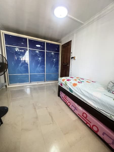 507 Bukit Batok Street 52 HDB Flat For Sale at S$ 450,000 | PropertyGuru Singapore - Bedroom