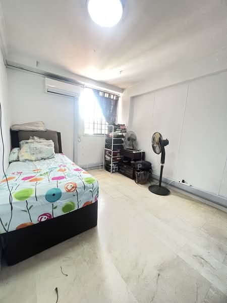 507 Bukit Batok Street 52 HDB Flat For Sale at S$ 450,000 | PropertyGuru Singapore - Bedroom
