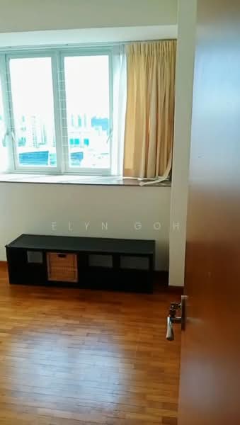 Queens, 10 Stirling Road, 4 Bedrooms, 1,410 sqft, Condominium For Rent, by Elyn Goh, 500066178 - Living Room - PropertyGuru.com.sg