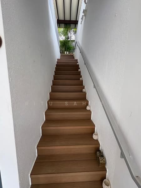 The Interlace, 192 Depot Road, 4 Bedrooms, 3,530 sqft, Condominium For Rent, by Ritu Sahney, 500066179 - Stairs to terrace - PropertyGuru.com.sg