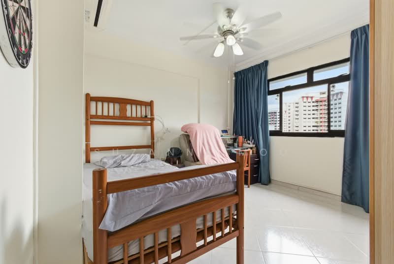 290F Bukit Batok Street 24 HDB Flat For Sale at S$ 799,000 | PropertyGuru Singapore - Bedroom