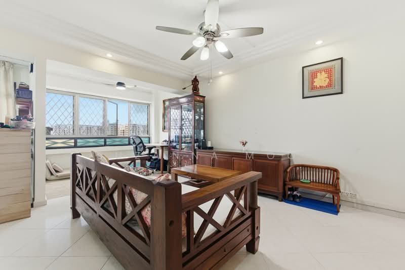 290F Bukit Batok Street 24 HDB Flat For Sale at S$ 799,000 | PropertyGuru Singapore - Living Room