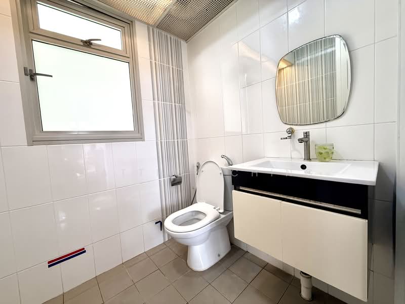 325A Sumang Walk HDB Flat For Sale at S$ 850,000 | PropertyGuru Singapore - Bathroom
