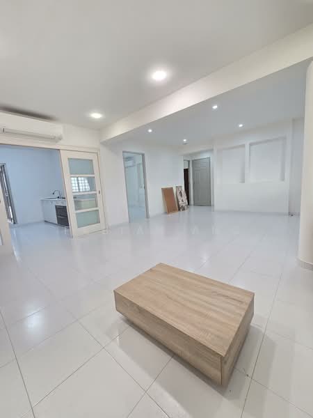 359 Tampines Street 34 HDB Flat For Sale at S$ 635,000 | PropertyGuru Singapore - Living Room