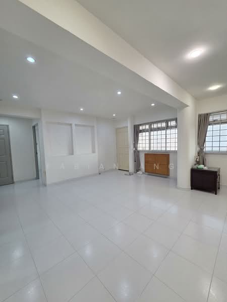 359 Tampines Street 34 HDB Flat For Sale at S$ 635,000 | PropertyGuru Singapore - Living Room