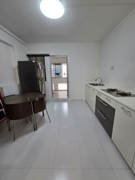 359 Tampines Street 34 HDB Flat For Sale at S$ 635,000 | PropertyGuru Singapore - Kitchen