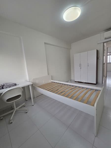 359 Tampines Street 34 HDB Flat For Sale at S$ 635,000 | PropertyGuru Singapore - Bedroom