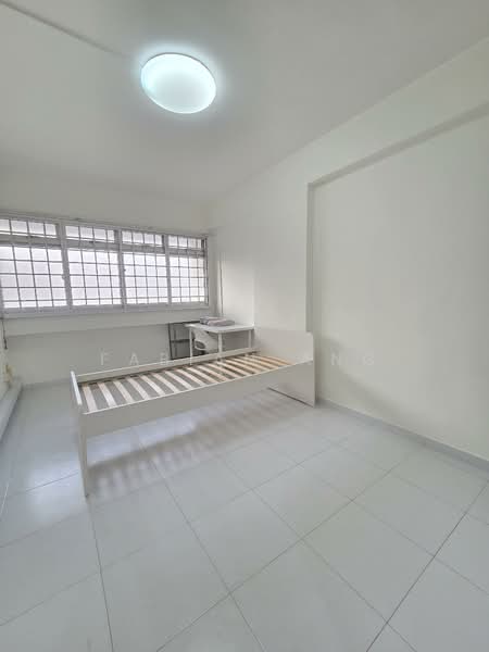 359 Tampines Street 34 HDB Flat For Sale at S$ 635,000 | PropertyGuru Singapore - Bedroom