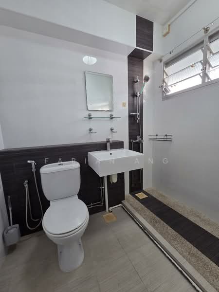 359 Tampines Street 34 HDB Flat For Sale at S$ 635,000 | PropertyGuru Singapore - Bathroom