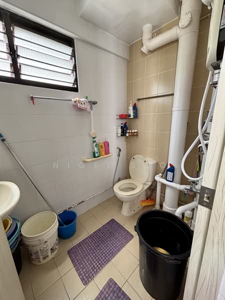 263 Tampines Street 21 HDB Flat For Sale at S$ 658,000 | PropertyGuru Singapore - Kitchen Bathroom