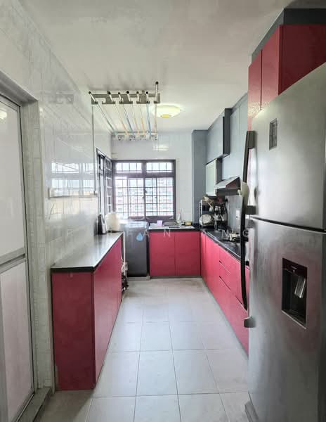 632 Jurong West Street 65 HDB Flat For Sale at S$ 538,000 | PropertyGuru Singapore - Kitchen
