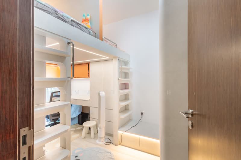 Symphony Suites Condominium For Sale at S$ 970,000 | PropertyGuru Singapore - Bedroom