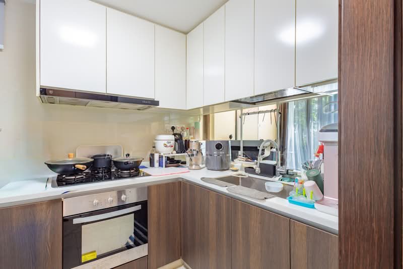 Symphony Suites Condominium For Sale at S$ 970,000 | PropertyGuru Singapore - Kitchen