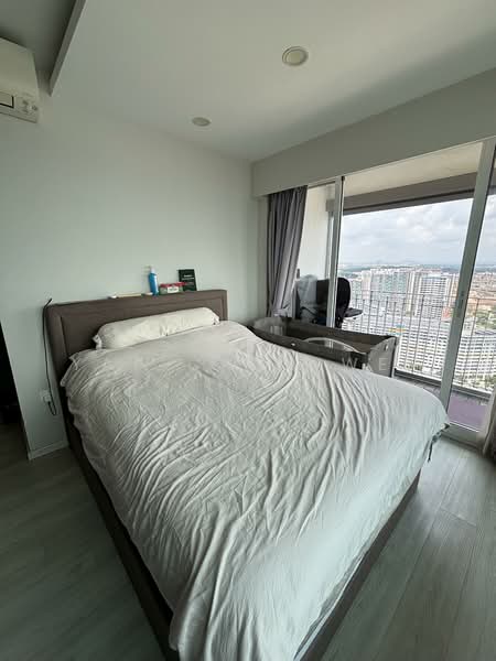 588D Ang Mo Kio Street 52 HDB Flat For Sale at S$ 1,280,000 | PropertyGuru Singapore - Master Bedroom