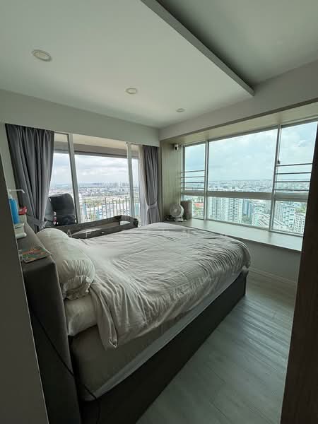 588D Ang Mo Kio Street 52 HDB Flat For Sale at S$ 1,280,000 | PropertyGuru Singapore - Master Bedroom