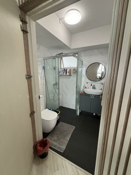 588D Ang Mo Kio Street 52 HDB Flat For Sale at S$ 1,280,000 | PropertyGuru Singapore - Common Bathroom