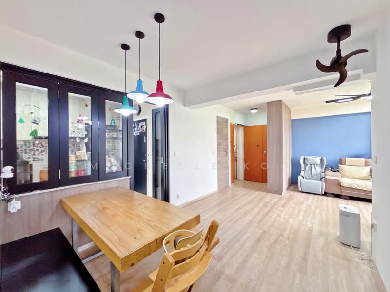 446A Bukit Batok West Avenue 8 HDB Flat For Sale at S$ 690,000 | PropertyGuru Singapore - Living Room