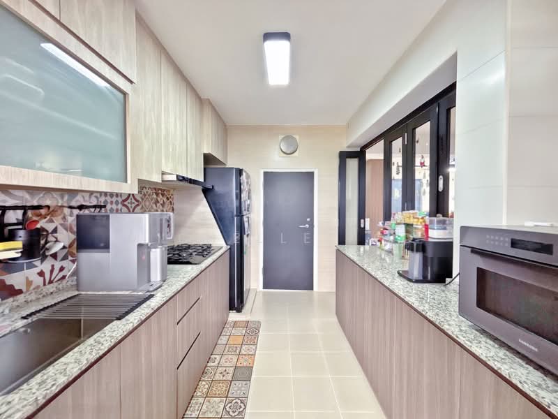 446A Bukit Batok West Avenue 8 HDB Flat For Sale at S$ 690,000 | PropertyGuru Singapore - Kitchen