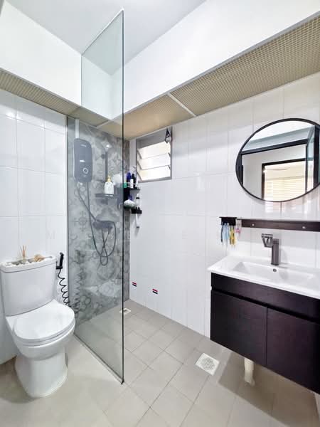 446A Bukit Batok West Avenue 8 HDB Flat For Sale at S$ 690,000 | PropertyGuru Singapore - Bathroom
