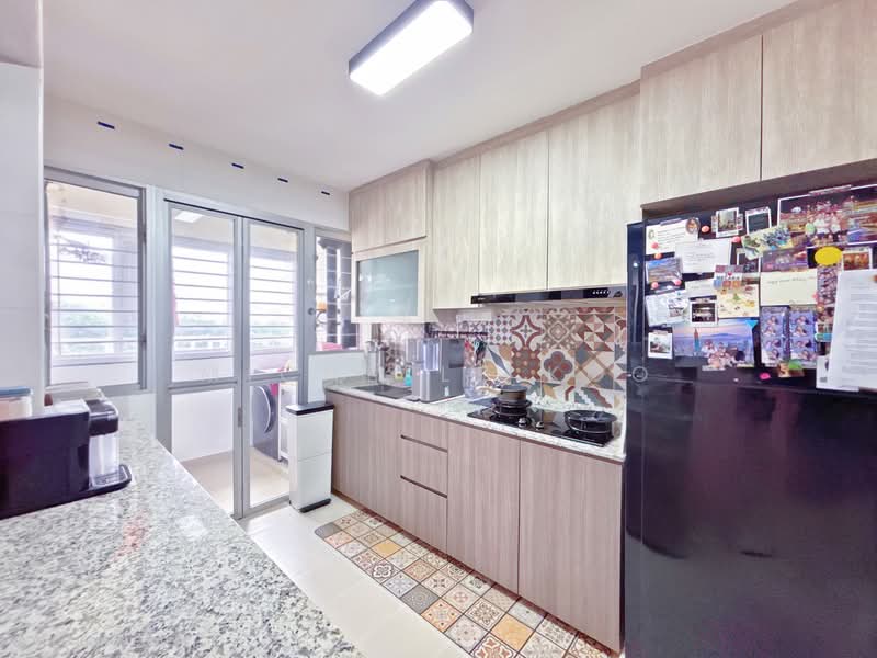 446A Bukit Batok West Avenue 8 HDB Flat For Sale at S$ 690,000 | PropertyGuru Singapore - Kitchen