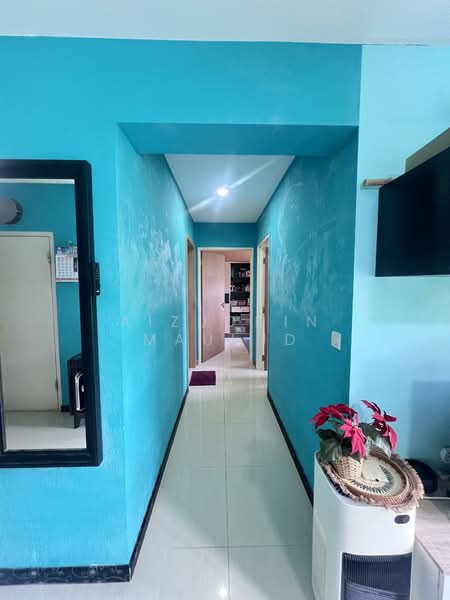 547A Bedok North Avenue 1 HDB Flat For Sale at S$ 600,000 | PropertyGuru Singapore - Corridor