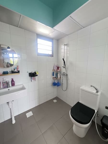 547A Bedok North Avenue 1 HDB Flat For Sale at S$ 600,000 | PropertyGuru Singapore - Bathroom
