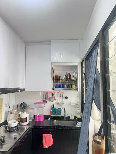 547A Bedok North Avenue 1 HDB Flat For Sale at S$ 600,000 | PropertyGuru Singapore - Kitchen
