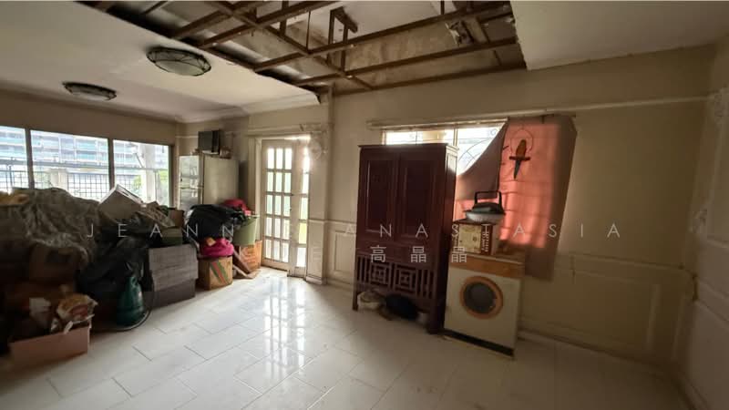 Exclusive! Cheap 2.5 Storey Semi-D @ Serangoon Gardens Li Hwan Tai Yuan original huge land Semi-Detached House For Sale at S$ 5,888,888 | PropertyGuru Singapore - Living Room
