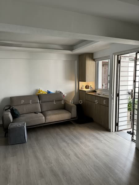 491 Jurong West Avenue 1 HDB Flat For Sale at S$ 428,000 | PropertyGuru Singapore - Living Room