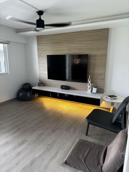 491 Jurong West Avenue 1 HDB Flat For Sale at S$ 428,000 | PropertyGuru Singapore - Living Room
