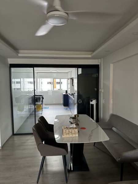 491 Jurong West Avenue 1 HDB Flat For Sale at S$ 428,000 | PropertyGuru Singapore - Kitchen