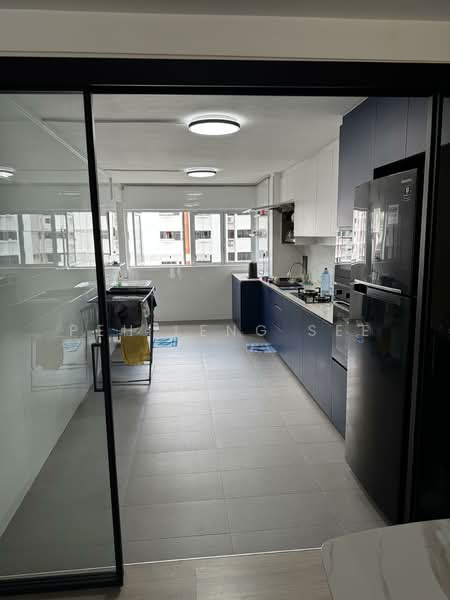491 Jurong West Avenue 1 HDB Flat For Sale at S$ 428,000 | PropertyGuru Singapore - Kitchen