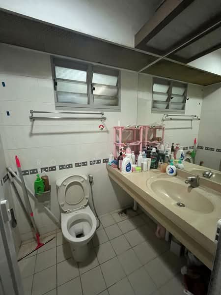 273D Compassvale Link, 273D Compassvale Link, 3 Bedrooms, 900 sqft, HDB Flat For Rent, by Rosemary Ho, 500066224 - Bathroom - PropertyGuru.com.sg
