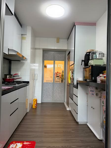 622C Punggol Central HDB Flat For Sale at S$ 660,000 | PropertyGuru Singapore - Kitchen