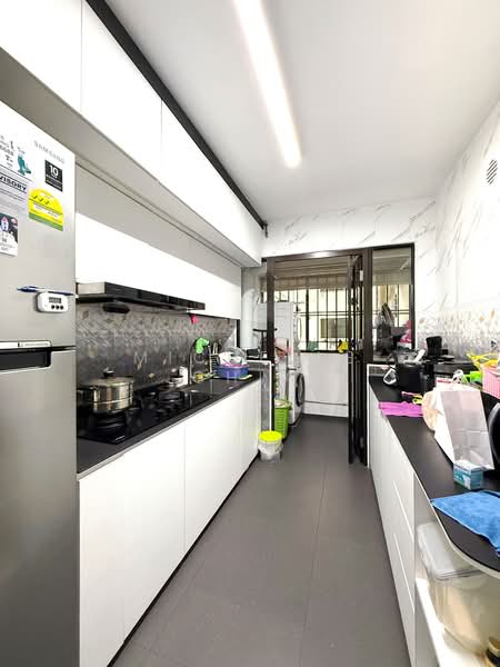 334C Yishun Street 31 HDB Flat For Sale at S$ 638,000 | PropertyGuru Singapore - Kitchen