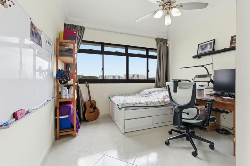 290F Bukit Batok Street 24 HDB Flat For Sale at S$ 800,000 | PropertyGuru Singapore - Bedroom