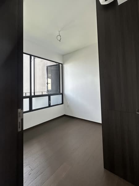 Tembusu Grand Condominium For Sale at S$ 1,999,999 | PropertyGuru Singapore - Common Bedroom 