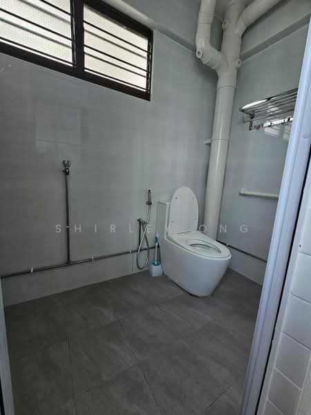 215 Petir Road, 215 Petir Road, 3 Bedrooms, 1,098 sqft, HDB Flat For Rent, by Shirley Ong, 500066241 - Bathroom - PropertyGuru.com.sg