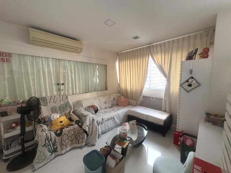 188 Pasir Ris Street 12 HDB Flat For Sale at S$ 820,000 | PropertyGuru Singapore - Living Room