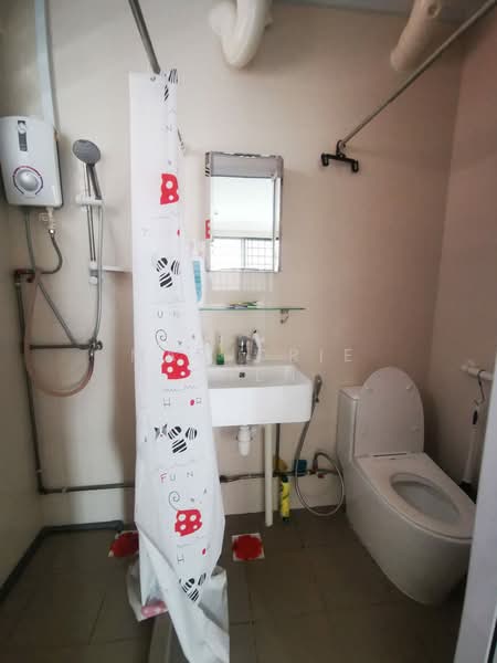 228 Simei Street 4, 228 Simei Street 4, 3 Bedrooms, 1,119 sqft, HDB Flat For Rent, by Marjorie Chen, 500066268 - Bathroom - PropertyGuru.com.sg