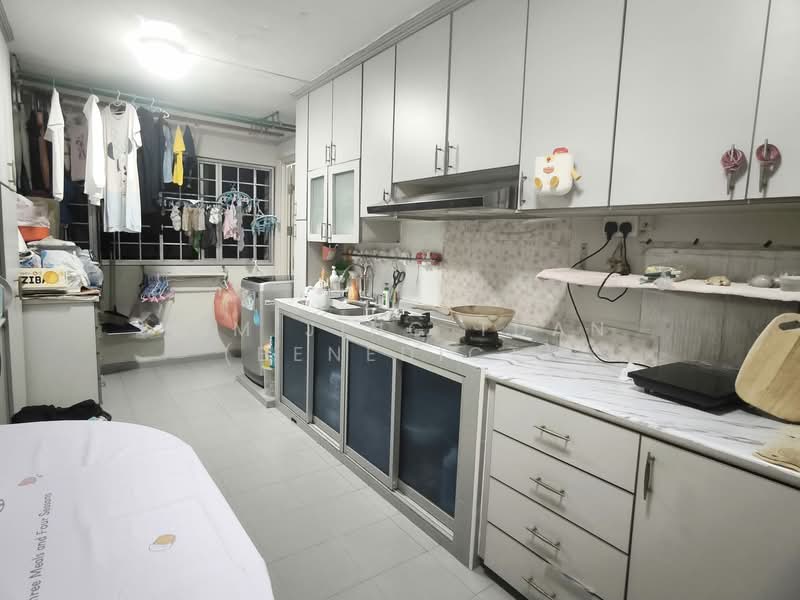 24 Hougang Avenue 3 HDB Flat For Sale at S$ 408,000 | PropertyGuru Singapore - Kitchen