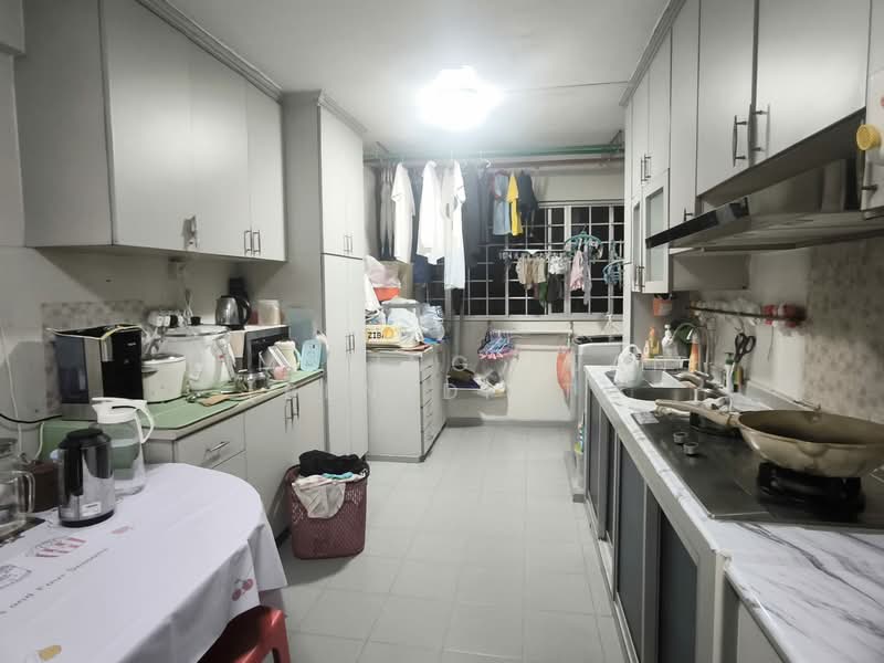 24 Hougang Avenue 3 HDB Flat For Sale at S$ 408,000 | PropertyGuru Singapore - Kitchen